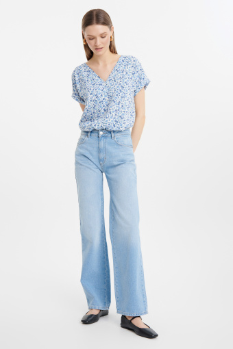 Bluzka z wiązaniem nadruk w kwiaty Bluzka z wiązaniem nadruk w kwiaty