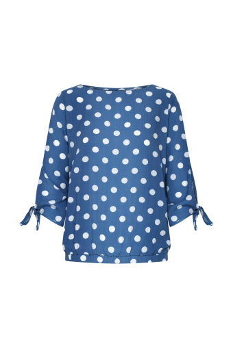Błękitna bluzka w białe groszki, rękawy 3/4