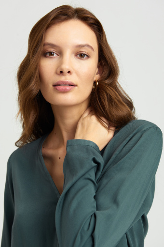 Turkusowa bluzka z dekoltem henley Turkusowa bluzka z dekoltem henley