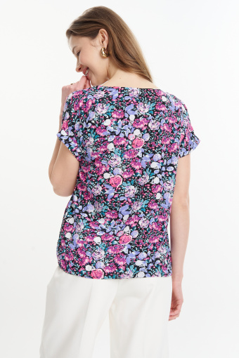 Czarna bluzka w kwiaty z wiązaniem u dołu Czarna bluzka w kwiaty z wiązaniem u dołu