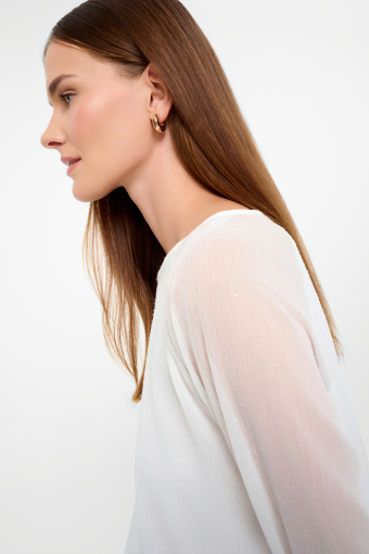 Elegancka biała bluzka z szyfonowym rękawem