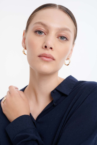 Żakardowa koszula w granatowym kolorze Żakardowa koszula w granatowym kolorze