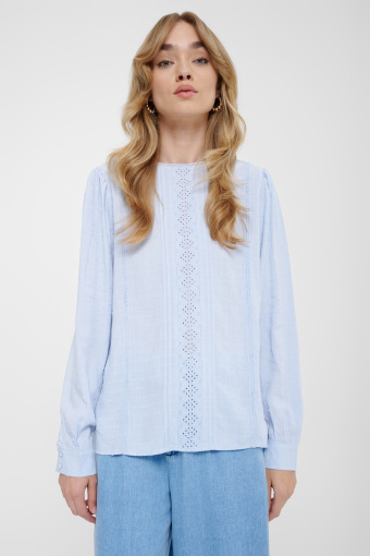 Romantyczna jasnoniebieska bluzka