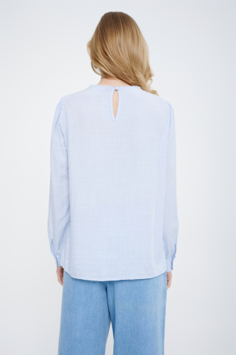 Romantyczna jasnoniebieska bluzka