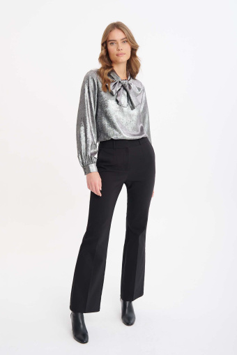 Bluzka z błyszczącego materiału