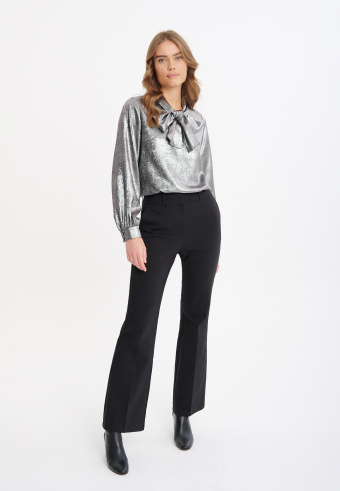 Bluzka z błyszczącego materiału