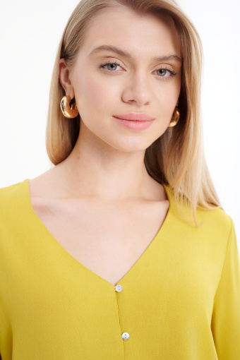 Stylowa bluzka z rozszerzanymi rękawami