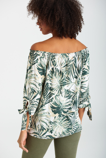 Luźna bluzka hiszpanka z tropikalnym nadrukiem