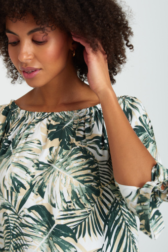 Luźna bluzka hiszpanka z tropikalnym nadrukiem