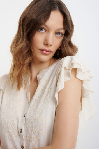 Kremowa bluzka z rękawami typu motylki