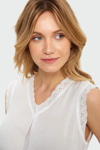Wiskozowa bluzka w z koronką