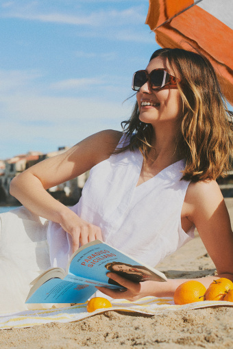 Biała, lniano-wiskozowa bluzka z wiązaniem