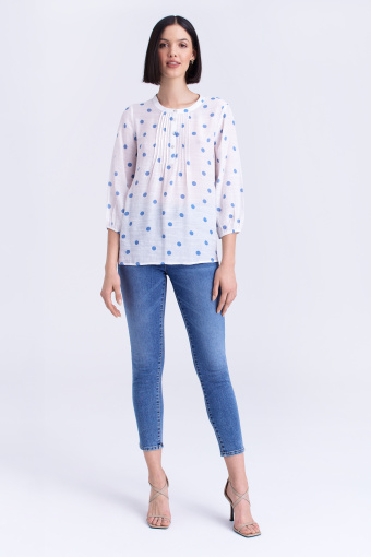 Biała bluzka w niebieskie kropki, rękaw 3/4