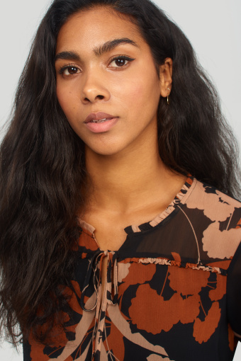 Elegancka bluzka z kwiatowym printem