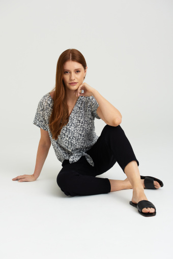 Wiskozowa bluzka z nadrukiem w drobne kwiaty