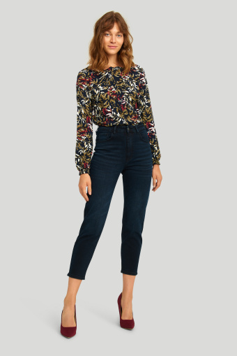 Czarna, wiskozowa bluzka z florystycznym nadrukiem