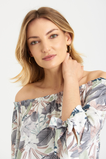 Biała bluzka z wiskozy, nadruk w kwiaty