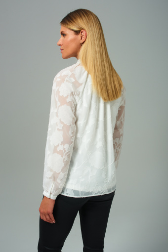 Elegancka, biała bluzka z ozdobnym wiązaniem przy dekolcie