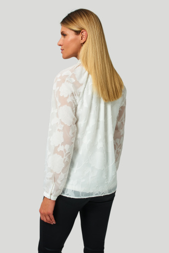 Elegancka, biała bluzka z ozdobnym wiązaniem przy dekolcie