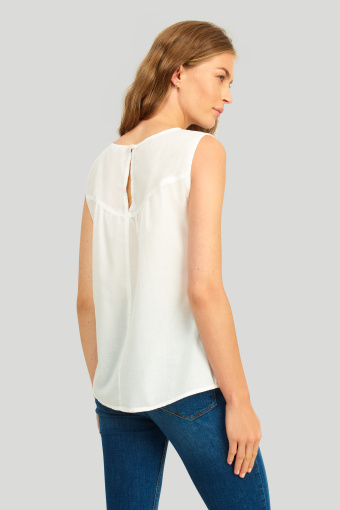 Bawełniana bluzka z ozdobną wstawką przy dekolcie