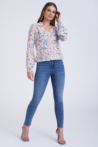 Bluzka w kwiaty w romantycznym stylu