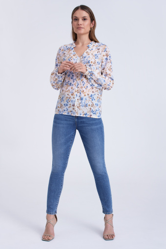 Bluzka w kwiaty w romantycznym stylu