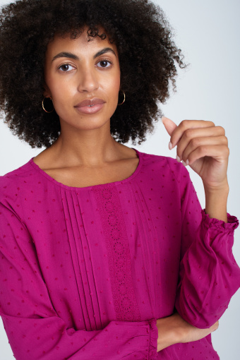 Elegancka bluzka z koronkową taśmą, intensywny róż Elegancka bluzka z koronkową taśmą, intensywny róż