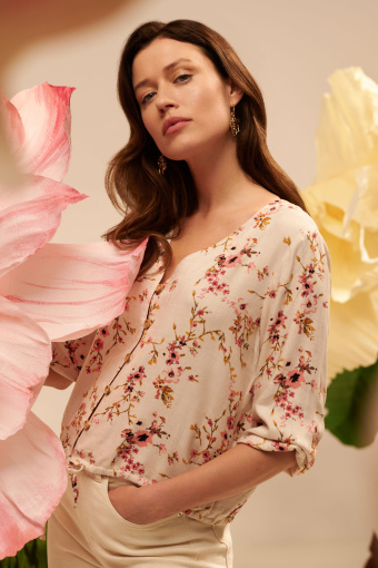 Bluzka w kwiaty w prowansalskim stylu