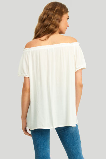 Wiskozowa bluzka z dekoltem typu carmen Wiskozowa bluzka z dekoltem typu carmen