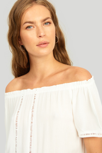 Wiskozowa bluzka z dekoltem typu carmen Wiskozowa bluzka z dekoltem typu carmen