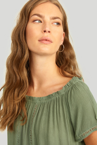 Wiskozowa bluzka z dekoltem typu carmen