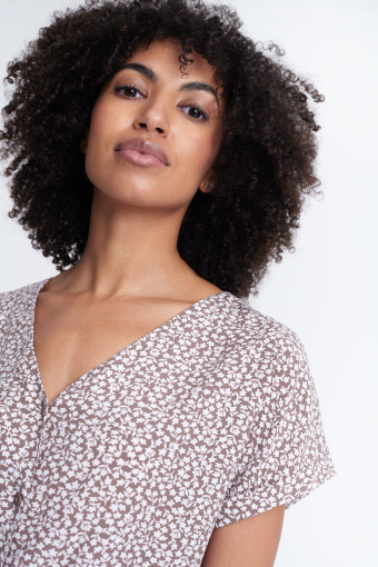 Stylowa bluzka z wiązaniem u dołu, nadruk w kwiaty