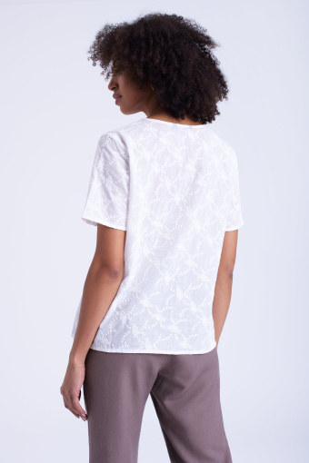 Biała, haftowana bluzka na guziki