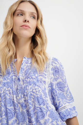 Elegancka bluzka z ażurowym haftem 