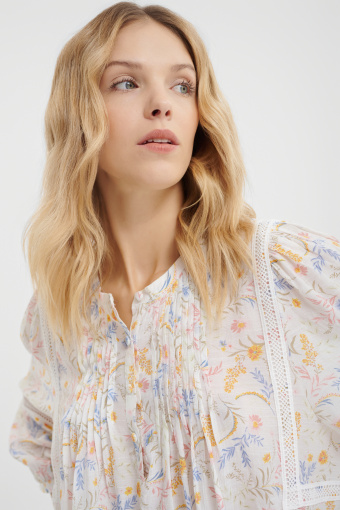 Romantyczna bluzka w drobne kwiaty 