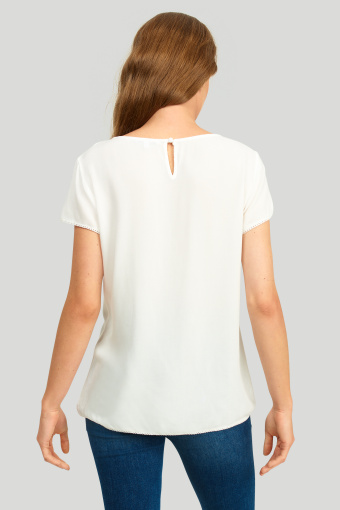 Wiskozowa bluzka z ozdobną wstawką przy dekolcie