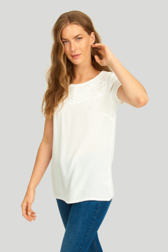 Wiskozowa bluzka z ozdobną wstawką przy dekolcie