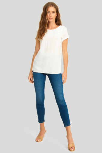 Wiskozowa bluzka z ozdobną wstawką przy dekolcie