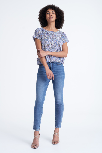 Bluzka z troczkami u dołu, błękitno-biała