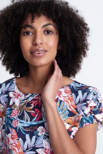 Casualowa bluzka z nadrukiem w kolorowe kwiaty