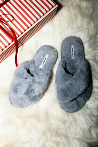 Ciepłe kapcie w jasnoszarym kolorze