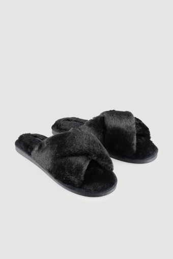 Futrzane kapcie w kolorze czarnym 