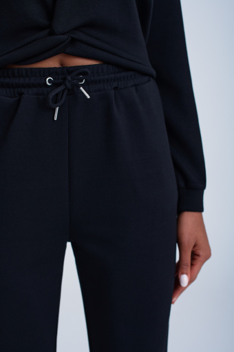 Czarna bluza z marszczeniem z przodu Czarna bluza z marszczeniem z przodu