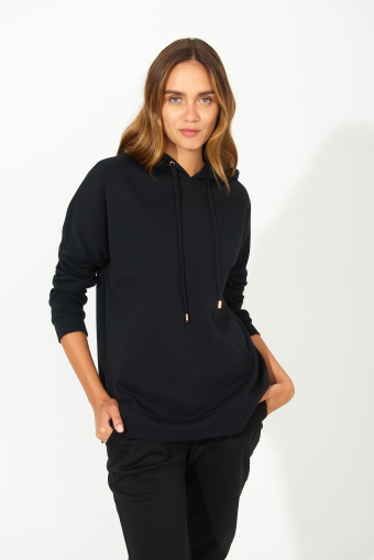 Czarna bluza z kapturem i domieszką włókien ekologicznych Czarna bluza z kapturem i domieszką włókien ekologicznych