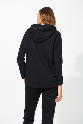 Czarna bluza z kapturem i domieszką włókien ekologicznych Czarna bluza z kapturem i domieszką włókien ekologicznych