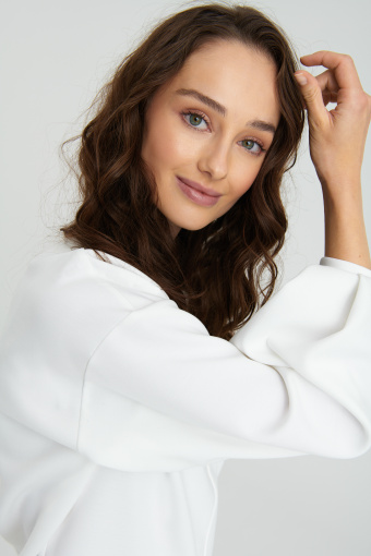 Biała bluza z balonowym rękawem