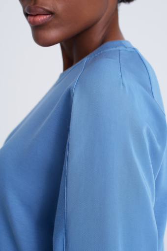 Niebieska bluza z tkaninowymi wstawkami Niebieska bluza z tkaninowymi wstawkami