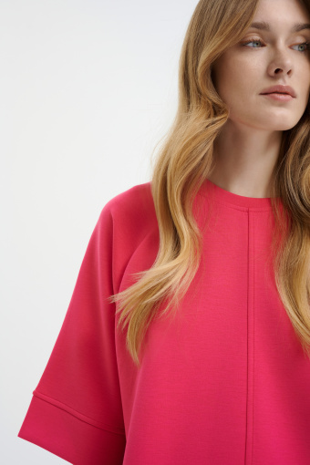 Luźna malinowa bluza z ozdobnym przeszyciem 