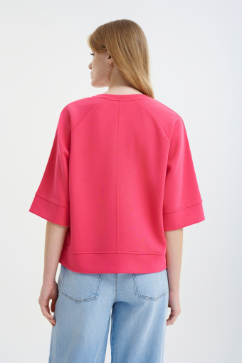 Luźna malinowa bluza z ozdobnym przeszyciem 