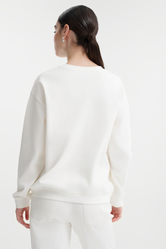 Kremowa bluza z dekoracyjnymi perełkami